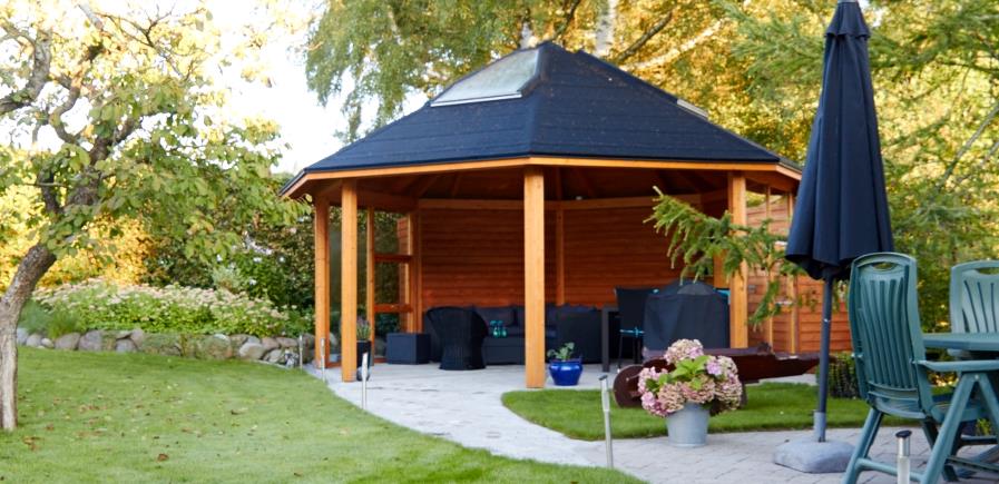 Havepavillion med åben side