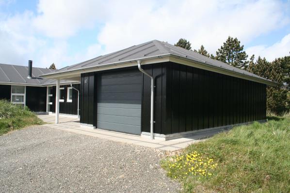 Garage med lille værksted 
